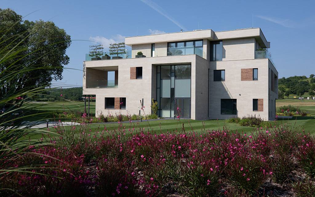 B1 apartment building in the Zala Springs Lake-Side area